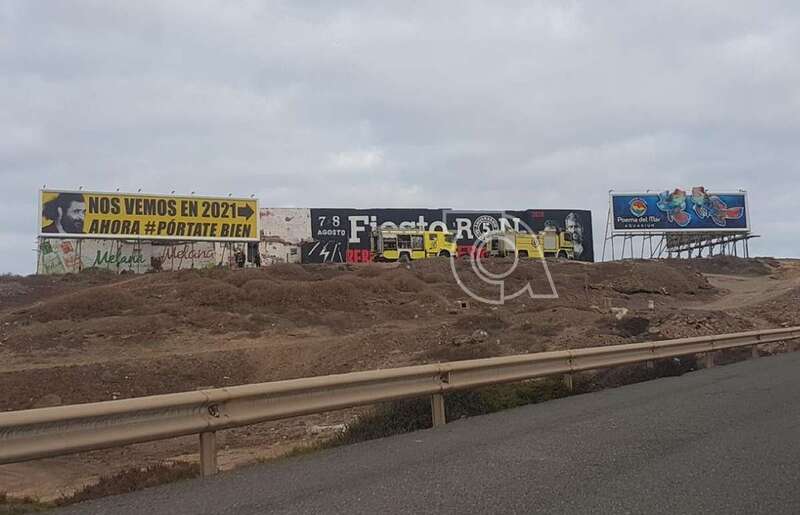 Las dos unidades de bomberos actuando en la zona (Foto TA)